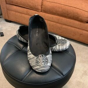 BANDOLINO Black and Gray Slip-On Flats with Metallic Finish